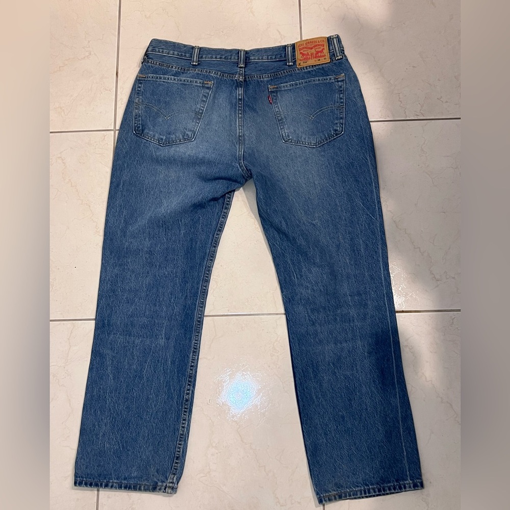 Levis - Picture 3 of 7